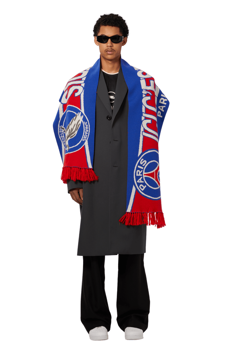 Model wearing 3.PARADIS x Paris Saint-Germain Home Scarf 'Blue'