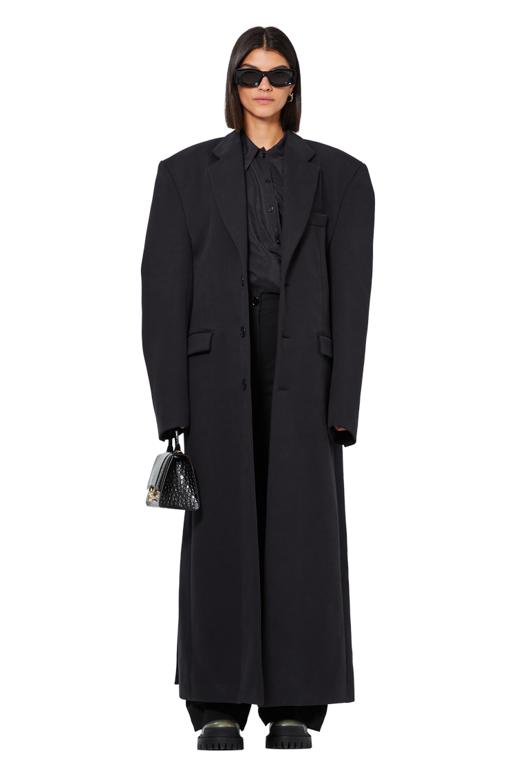 Model wearing Balenciaga Hourglass Small Top Handle Bag 'Black'